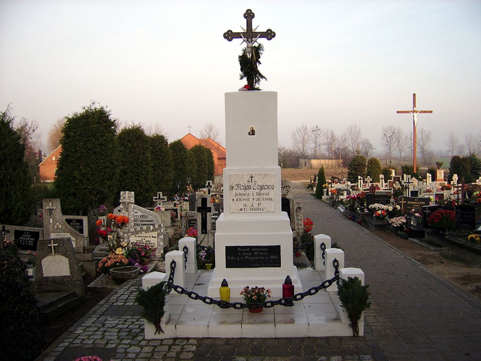 Grob_Ceynowa (700x525, 355Kb)