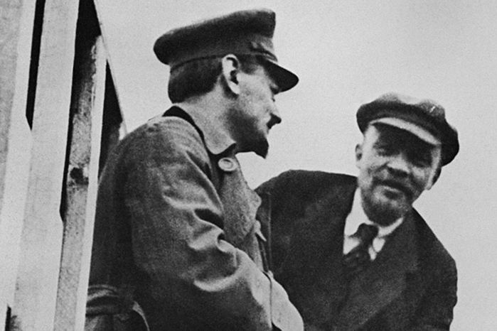 6098670_foto2_Lenin_i_Trockii (700x466, 48Kb)