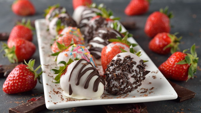 chocolate-dessert-desert-sweet-iagody-strawberry-klubnika--2 (700x393, 284Kb)
