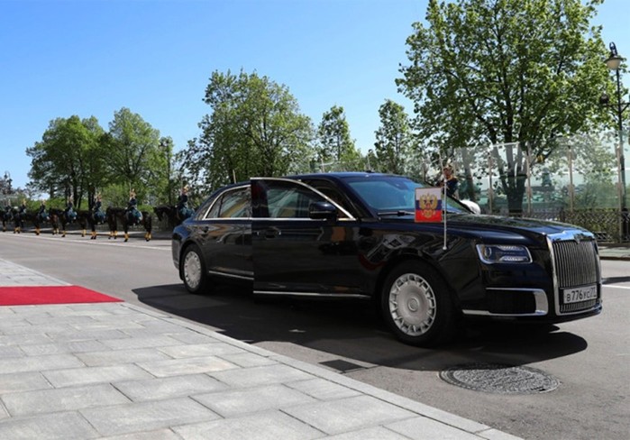 Владимир Путин посидел в новом лимузине «Кортеж» российского производства