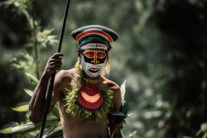 Колоритные папуасы и традиция шрамов из Папуа Новой Гвинеи