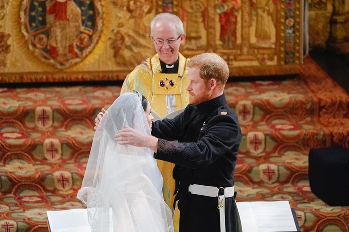 Принц Гарри женился на разведенной актрисе мулатке назло всем