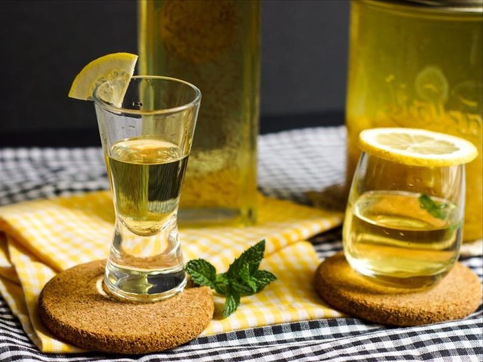 Anisovaja-vodka-recept-prigotovlenija-v-domashnih-uslovijahанисовая456311 (700x525, 92Kb)