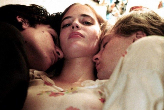 12 скандальных эротических сцен в кино
