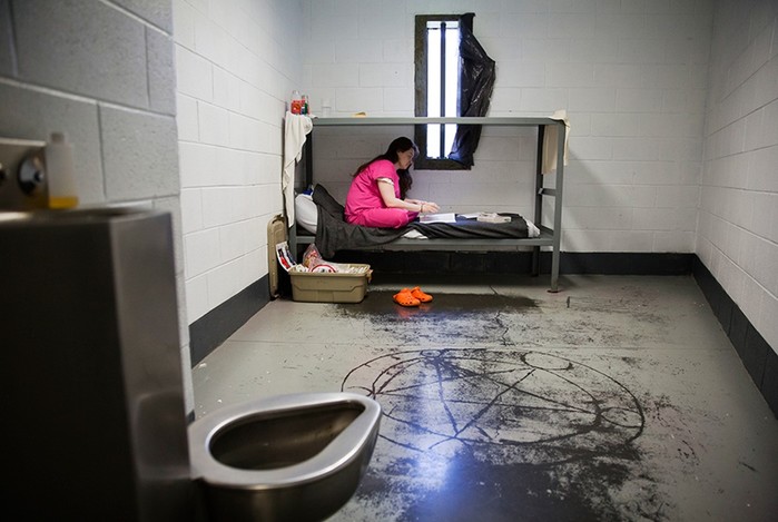 Маленькие трагедии женщин из провинциальной тюрьмы: все дело в наркотиках