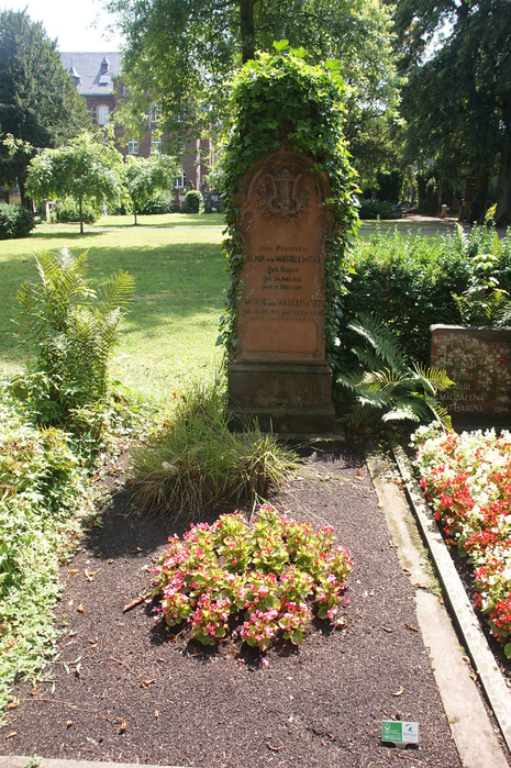 Familiengrab_Wasielewski_Alter_Friedhof_Bonn (465x700, 580Kb)