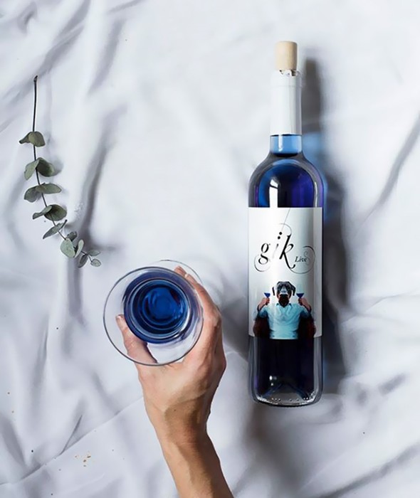 Как делается синее вино: секрет оказался очень простым