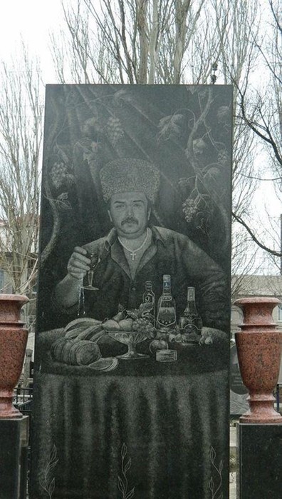 Цыганское кладбище в Донецке: могилы цыганских авторитетов