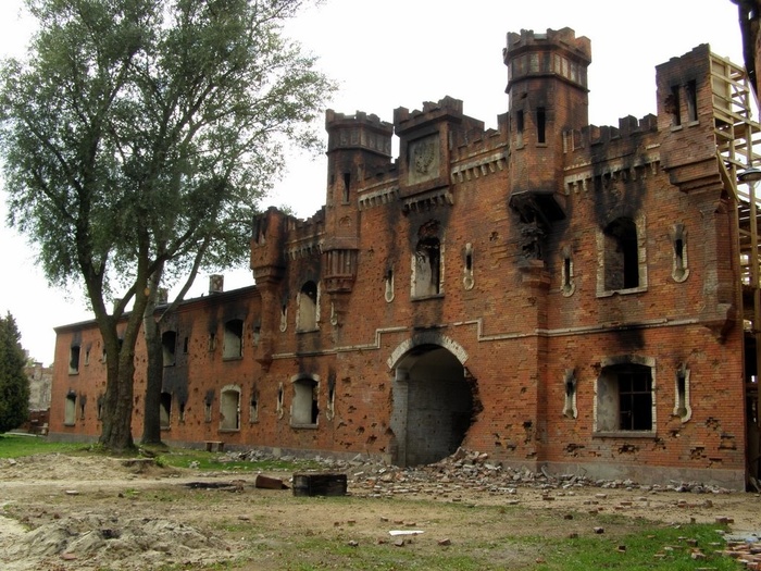 6098670_foto7_zashita_Brestskoi_kreposti (700x525, 187Kb)
