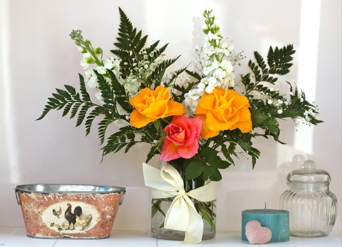 leaves-ferns-ribbon-flowerpot-Jasmine-ART-flower-candle-plant-roses-bouquet-vase-composition-ikebana-flowering-plant-floristry-flower-bouquet-flower-arranging-floral-design-cut-flowers-centrepiece-gypsophila-a (700x505, 244Kb)