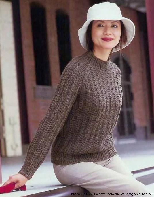 Женский свитер реглан на спицах