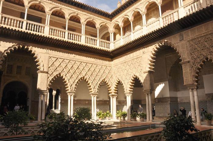 Patio-de-las-Doncellas-en-el-Real-Alcázar-de-Sevilla (900x664, 118Kb)