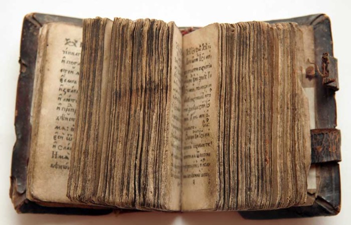 6098670_foto6_Evangeliya_svyatih (700x450, 86Kb)