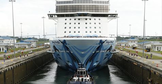 Norwegian-Bliss-enters-panama-canal (640x333, 158Kb)