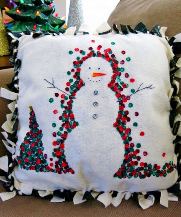 fun-diy-christmas-pillows-to-make-holidays-cozier7 (583x700, 110Kb)