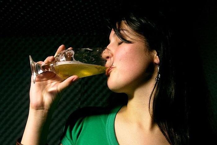 Сколько алкоголя можно пить девушке?