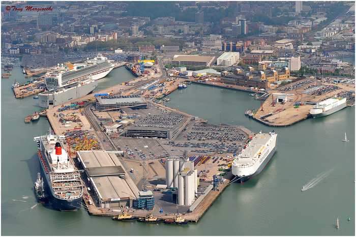 Eastern Dock, Southampton (700x466, 523Kb)