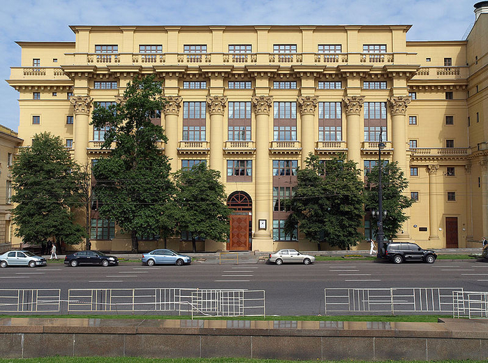 800px-Moscow_mokhovaya_2 (700x520, 543Kb)