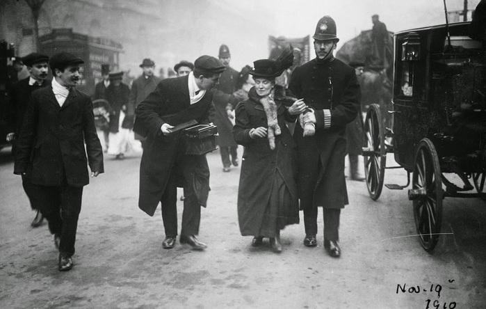 Suffragettes-vs.-Police-19 (700x444, 96Kb)