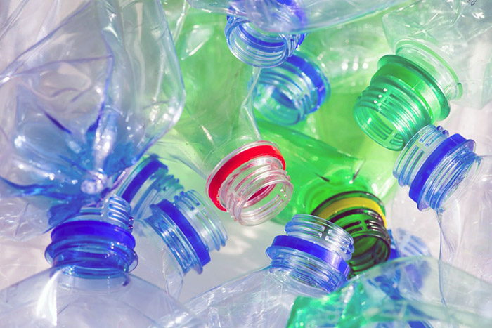 Необычная метла из пластиковых бутылок своими руками