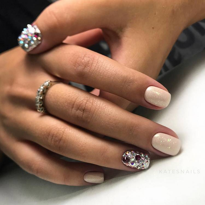 JamAdvice_com_ua_fall-nail-art-short-nails-crystals-03 (700x700, 311Kb)