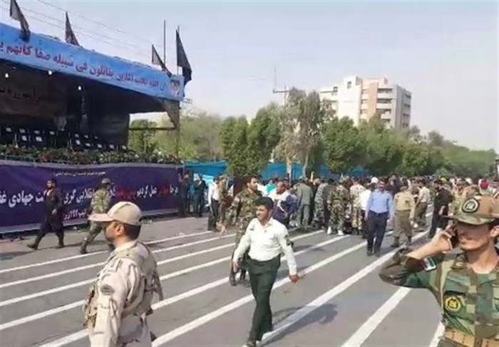 Вооруженные боевики напали на военный парад и убили 10 людей