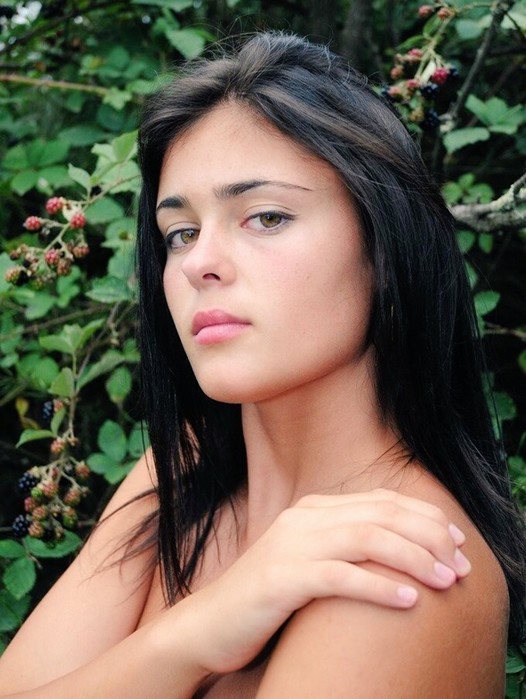 10 фото Стефании Феррарио, которая крушит стереотипы о модельной внешности