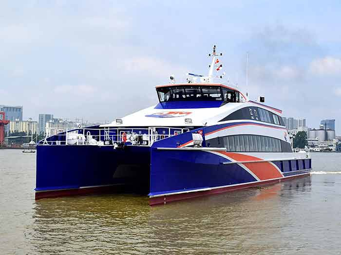 Hong Kong shipyard launches 40 m Incat Crowther cat (700x525, 163Kb)