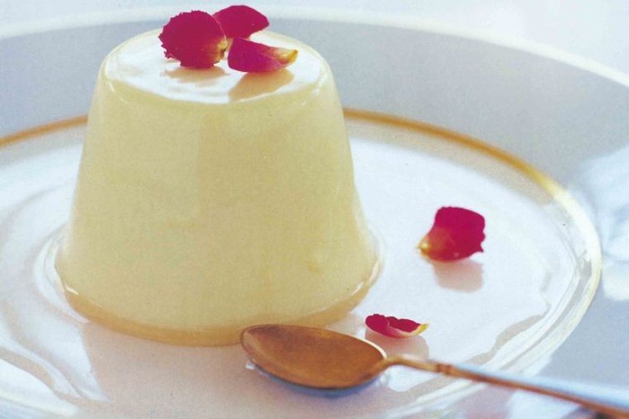 white-chocolate-panna-cotta-with-rosewater-syrup-12630-1 (700x466, 50Kb)