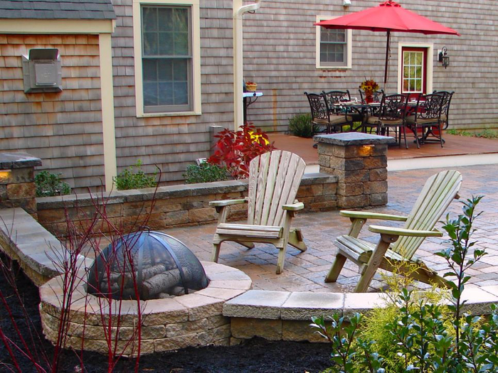 DIND602_backyard-fire-pit_s4x3.jpg.rend.hgtvcom.966.725 (700x525, 494Kb)