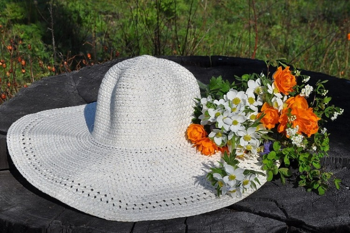 шляпки и цветы натюлморт 7 (700x465, 368Kb)