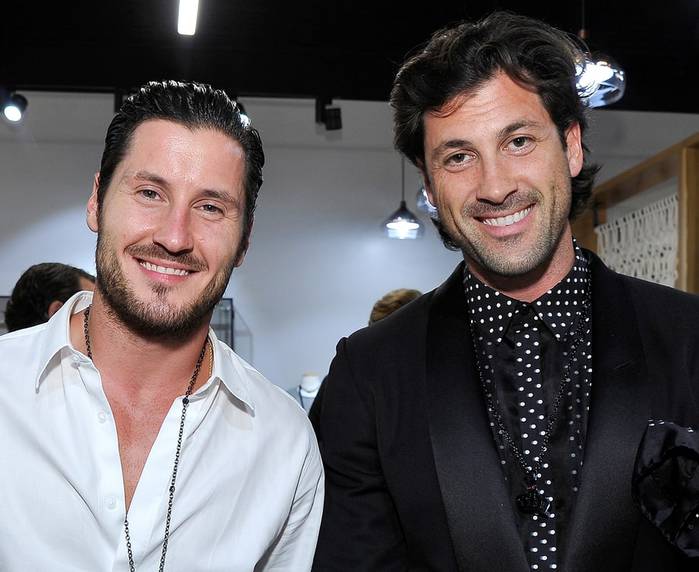 1445104765_val-maks-chmerkovskiy-fuller-house_2 (700x572, 48Kb)