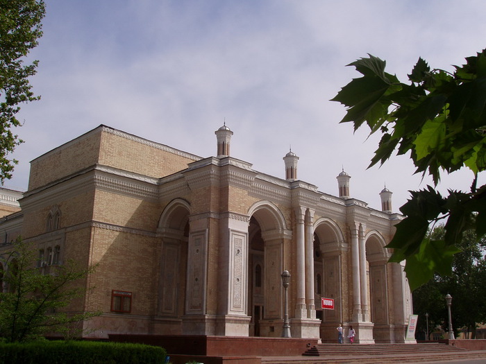 Theatre-Opera-and-Ballet-of-Tashkent (700x525, 115Kb)