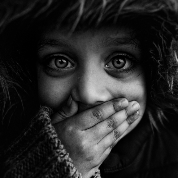 Stunning-Examples-of-black-and-white-Portrait-Photography-16-575x573 (575x573, 255Kb)