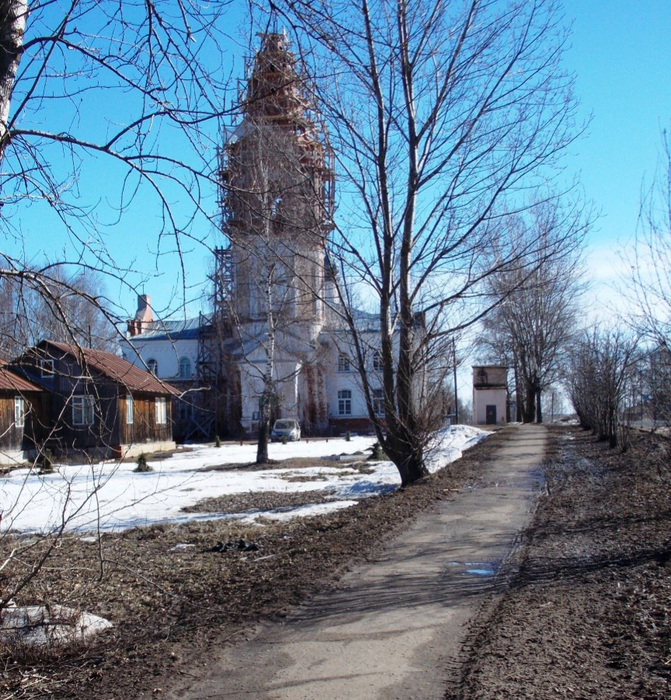 Город Фурманов. Вознесенская церковь (в простонародье белый храм). (671x700, 638Kb)