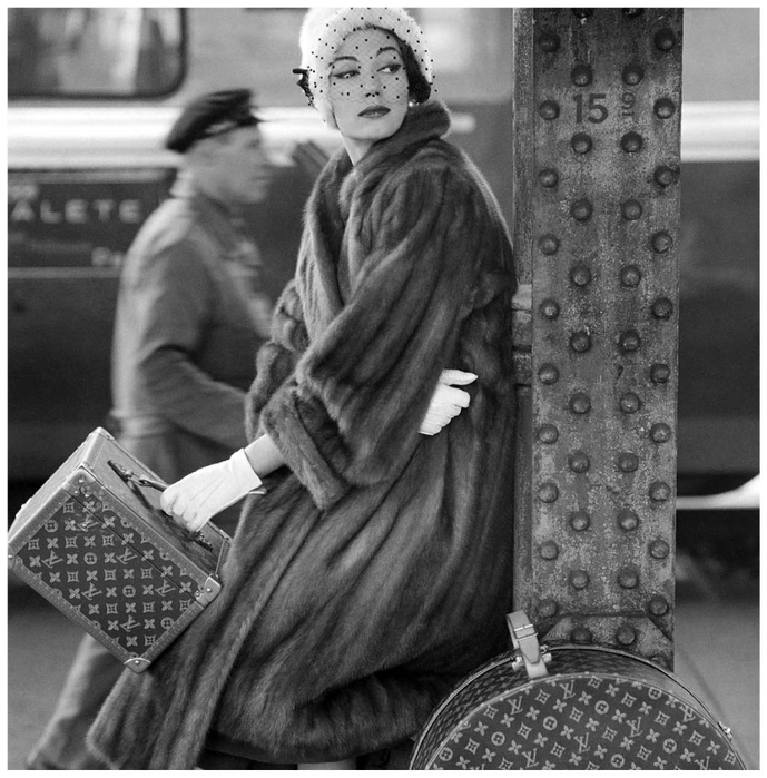 simone-daillencourt-photo-henry-clarke-vogue-1957 (689x700, 299Kb)