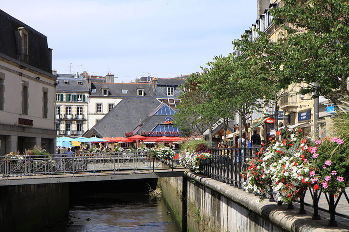 1024px-Quimper_-_le_Steïr_aménagé_dans_la_ville_-_001 (700x466, 105Kb)