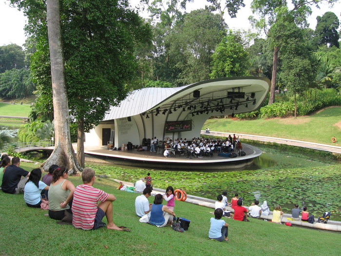 Singapore_Botanic_Gardens,_Symphony_Lake_21,_Sep_06 (700x525, 177Kb)