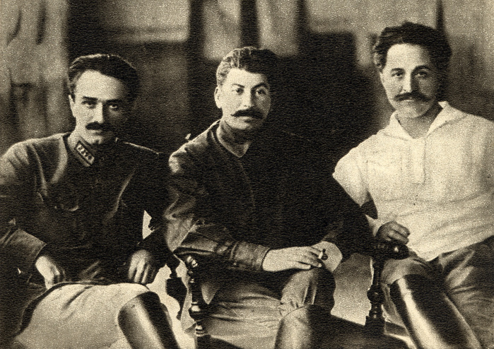      1925 (700x494, 210Kb)
