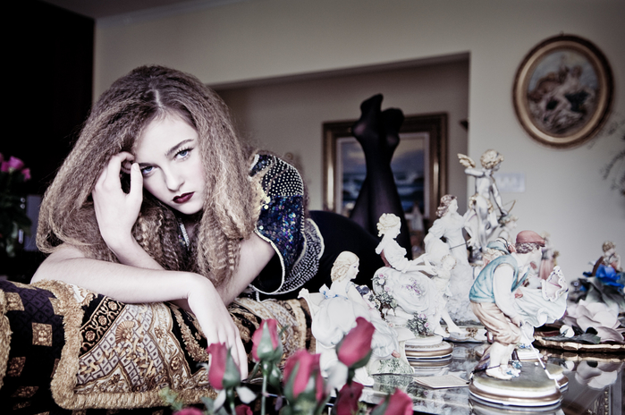 fashion-girl-and-creative-room (700x464, 354Kb)