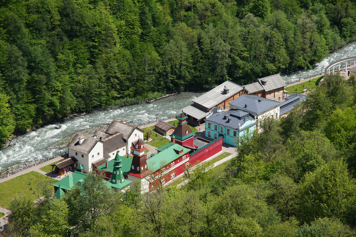 Роза хутор в мае фото