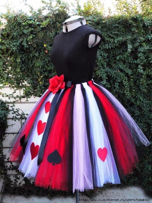 27-queen-of-hearts-costume-ideas-and-diy-tutorials (525x700, 372Kb)