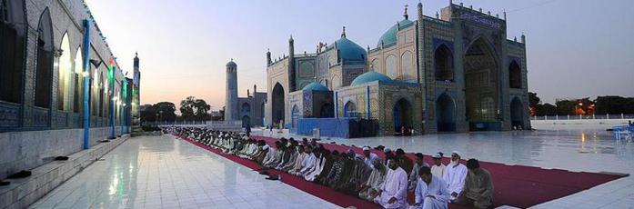 4617818_21402Men_praying_in_Afghanistan940x310 (700x230, 30Kb)