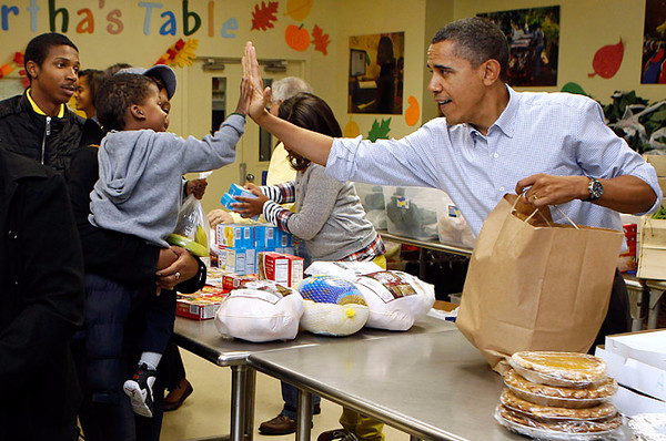 Obama-food-kitchen-2010-thanksgiving (600x398, 300Kb)