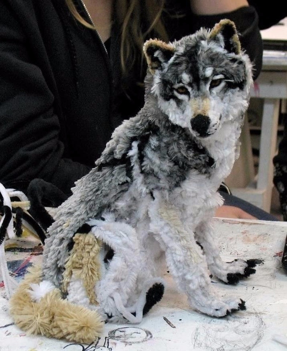 human-ingen-This-wolf-is-made-entirely-from-pipe-cleaners (571x700, 370Kb)