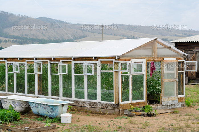 depositphotos_29957405-greenhouse-at-kitchen-garden (700x463, 415Kb)