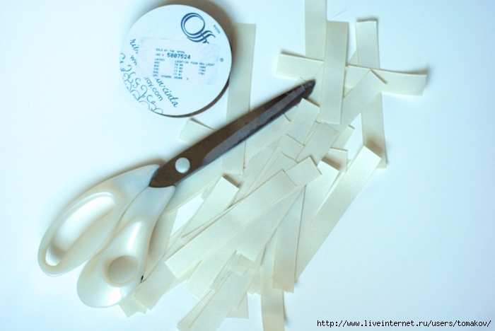 easy-christmas-craft-ideas-ribbon-pieces-1024x685 (700x468, 172Kb)