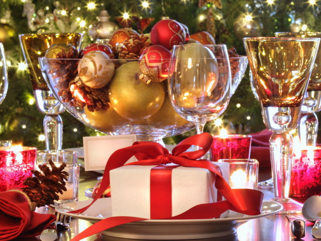 New_Year_wallpapers_New_Year_s_table_with_toys_032575_29 (640x480, 170Kb)
