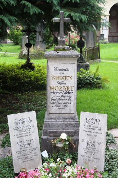 Grave_of_Constanz_Mozart_and_Leopold_Mozart (466x700, 413Kb)