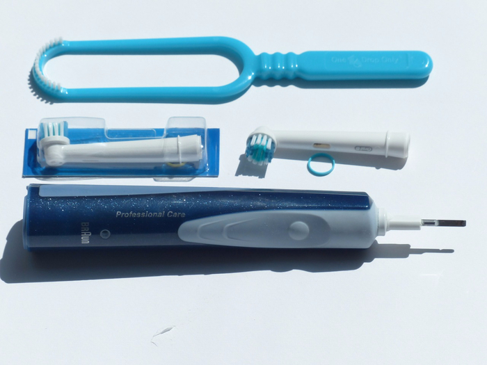 toothbrush-115105_1280 (700x525, 241Kb)